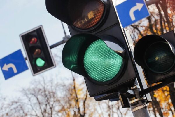 A photo of a green traffic robot